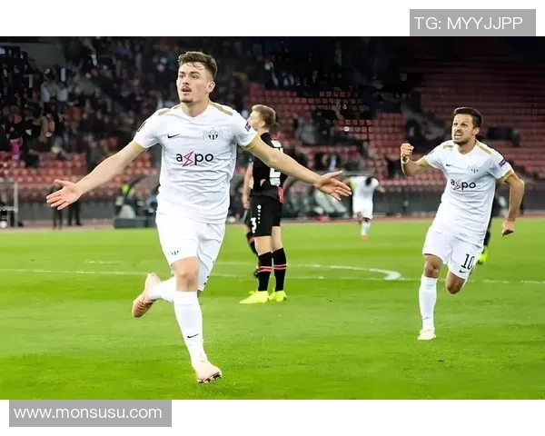 足球明星的另一半大揭秘:那些令人羡慕的足球妻子们的故事与风采 足球明星的另一半大揭秘:那些令人羡慕的足球妻子们的故事与风采